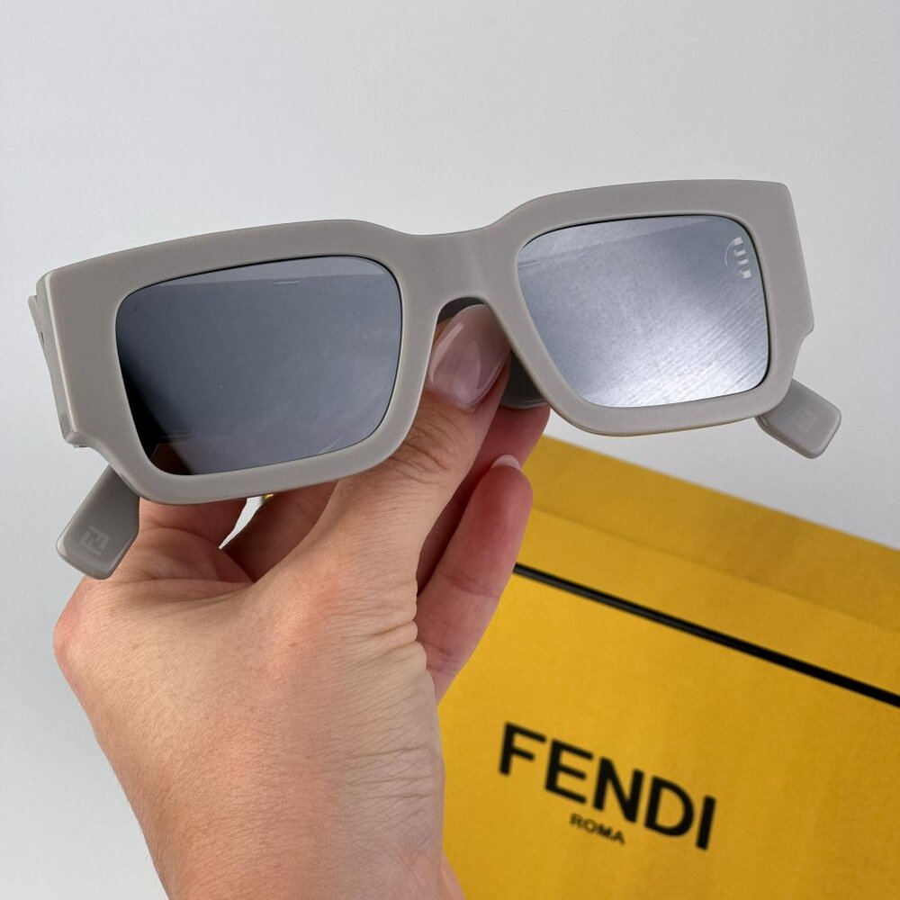 Fendi DIAGONAL Sunglasses – Grey Rectangle Frame Grey Mirror |Model FE40131I 20C